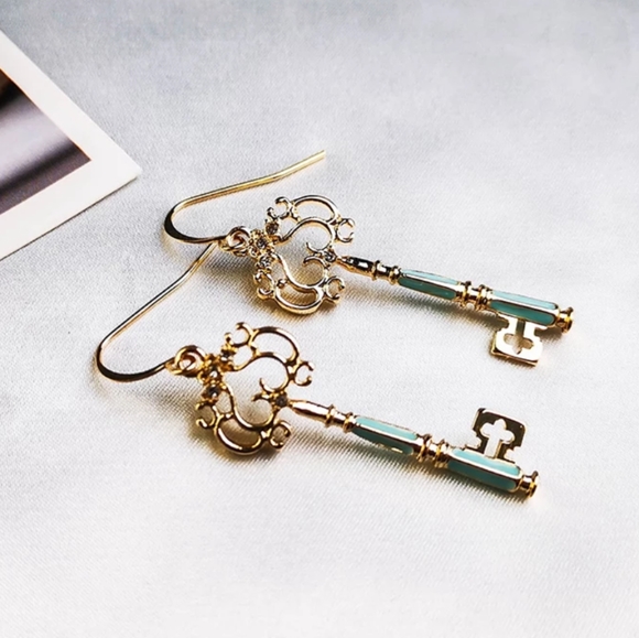 💙🗝️NEW VINTAGE INSPIRED SKELETON KEY EARRINGS - Picture 2 of 5